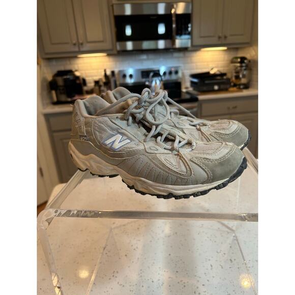 New Balance Women's All Terrain Running Shoes - Size 8 womens - Picture 3 of 5
